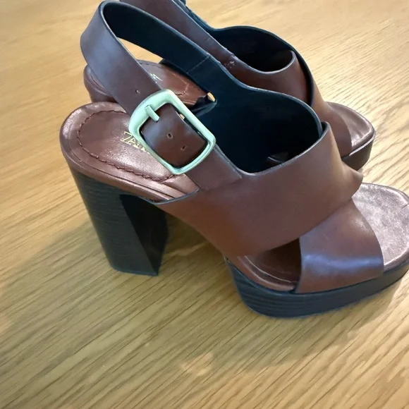 Zara Cognac Crisscross Leather Sandals - Picture 4 of 5